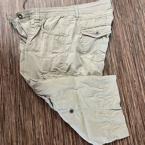 KUHL khaki cargo capri size 6